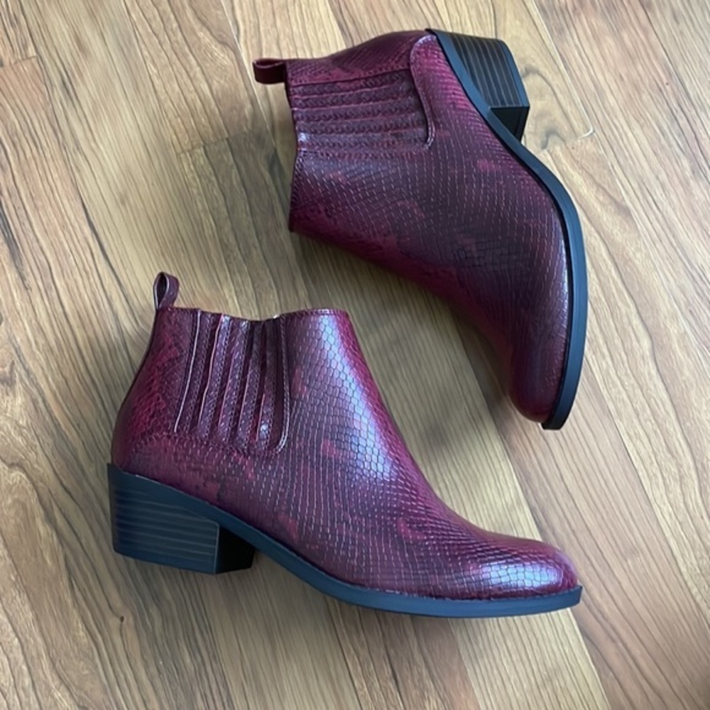 Kim Rogers Praya booties Size 8